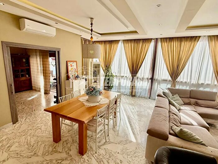 Appartamento quadrilocale in vendita in Via Vincenzo Tiberio, Napoli