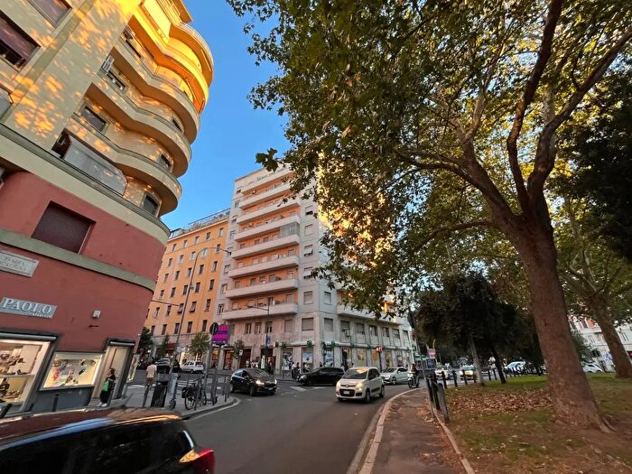 Appartamento quadrilocale in affitto in Via Lorenzo Il Magnifico, Roma