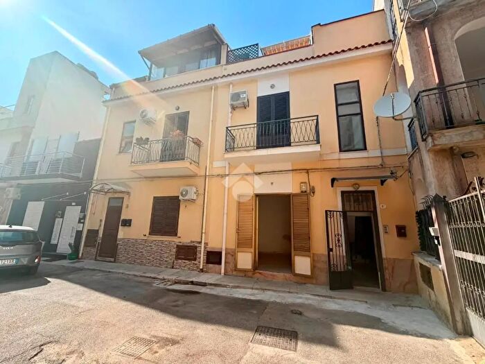 Appartamento trilocale in vendita in Cortile Bignardelli, Palermo