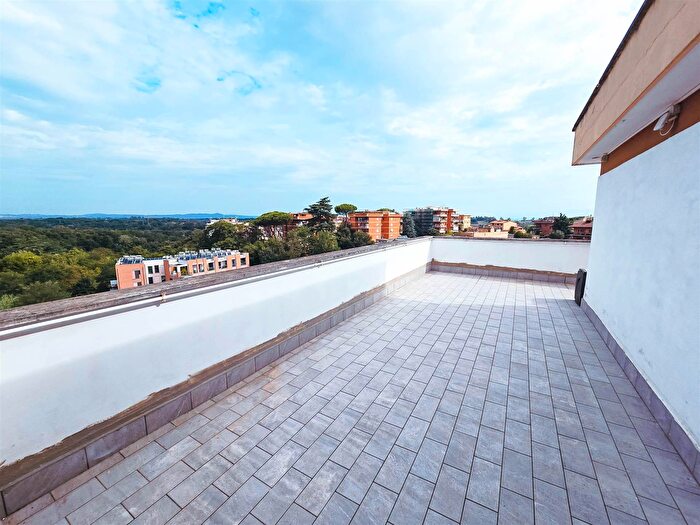 Appartamento trilocale in vendita in Via Fosso del Fontaniletto, Roma