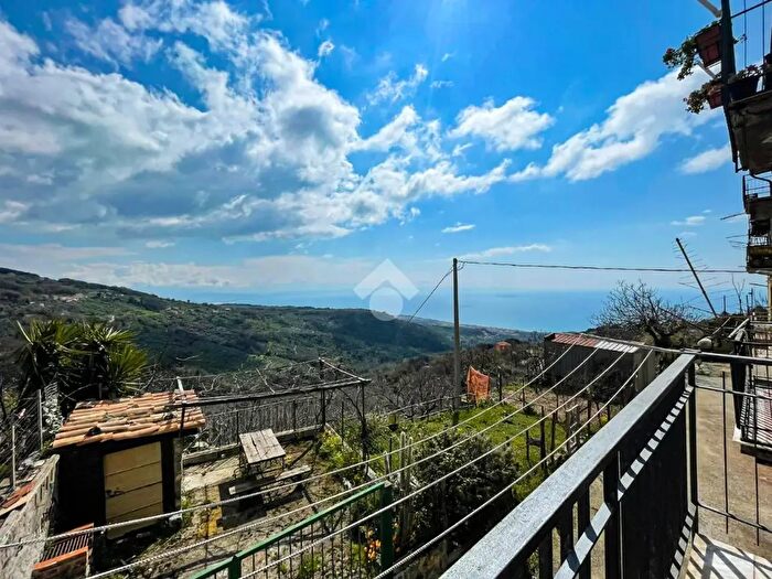 Appartamento trilocale in vendita in V Roma, Falerna