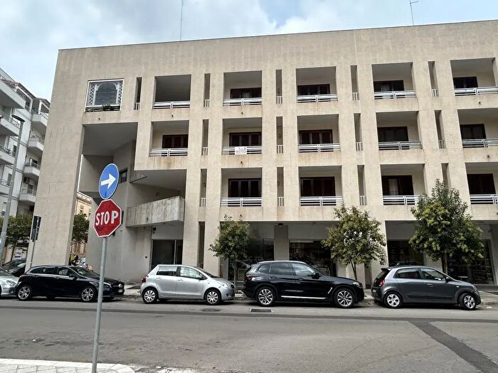 Appartamento trilocale in affitto in Via Niccolò Foscarini, Lecce