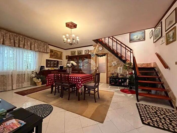 Casa con 8 locali in vendita in Via di Campomaggiore, Fara In Sabina