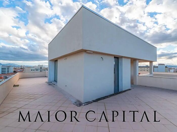 Appartamento con 10 locali in vendita in Viale Aldo Moro Snc, Olbia