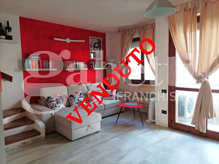 Casa con 5 locali in vendita in Piazza IV Novembre Snc, Quartu SantElena