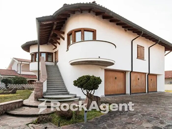 Casa con 6 locali in vendita in Via Don Minzoni, Mede