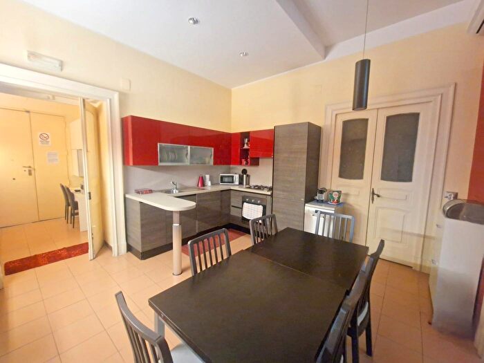 Appartamento quadrilocale in vendita in Via Duomo, Napoli