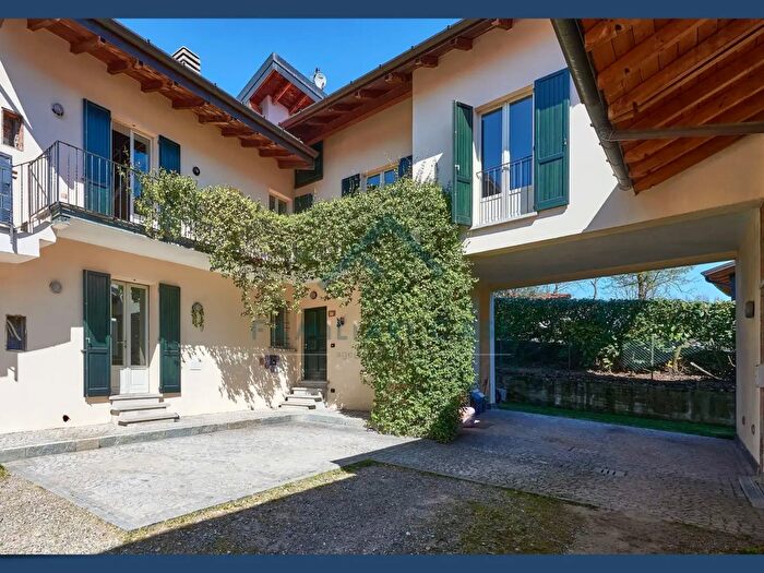 Casa con 5 locali in vendita in Via Patrioti, Inarzo