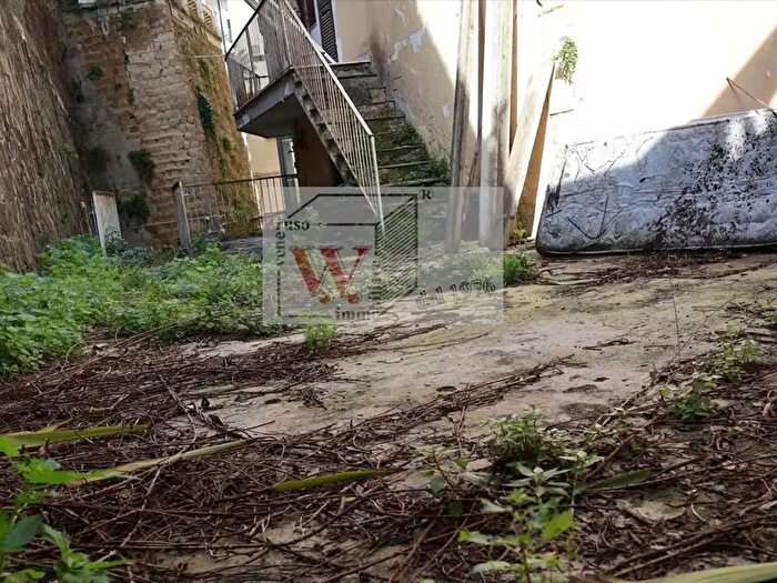 Appartamento con 5 locali in vendita in Via Girolamo Santacroce, Napoli