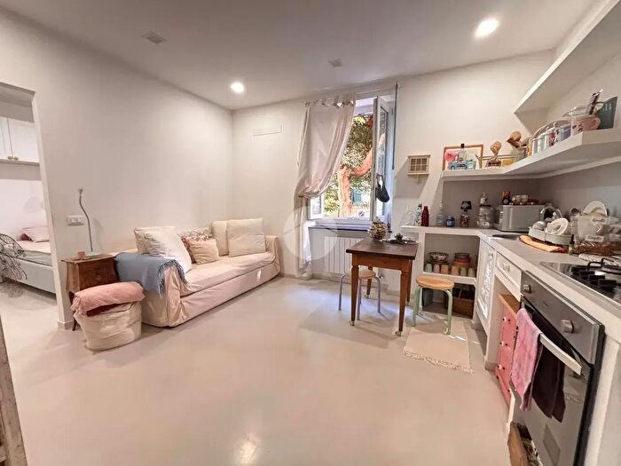 Appartamento bilocale in vendita in Via Borgoratti, Genova