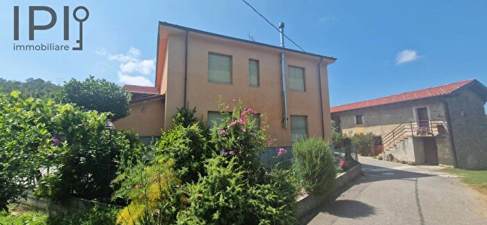 Casa con 6 locali in vendita in Loc Bricco, Saliceto