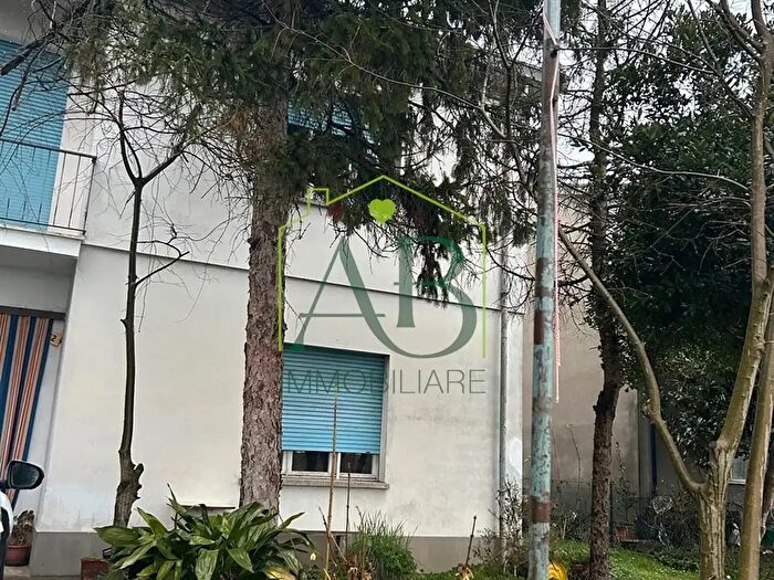 Casa con 7 locali in vendita in Russi