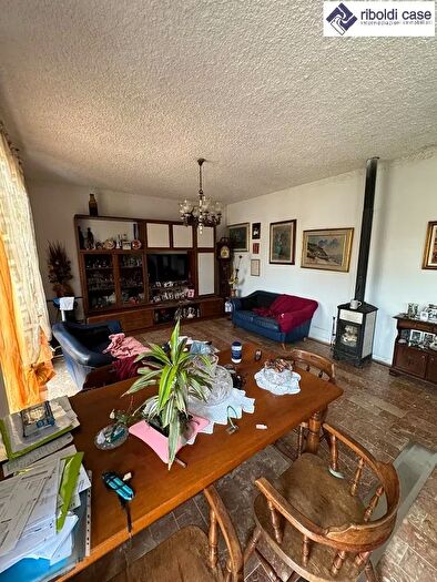 Casa con 5 locali in vendita in Desio