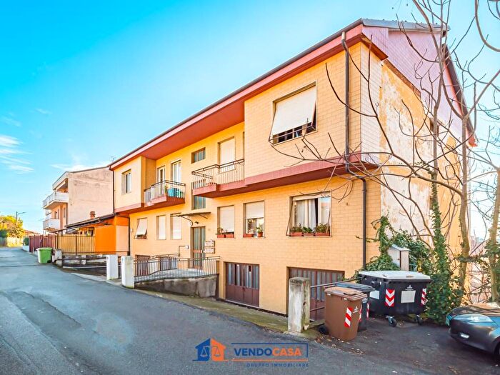 Appartamento trilocale in vendita in Via San Giovanni Lontano, Centro, Bra