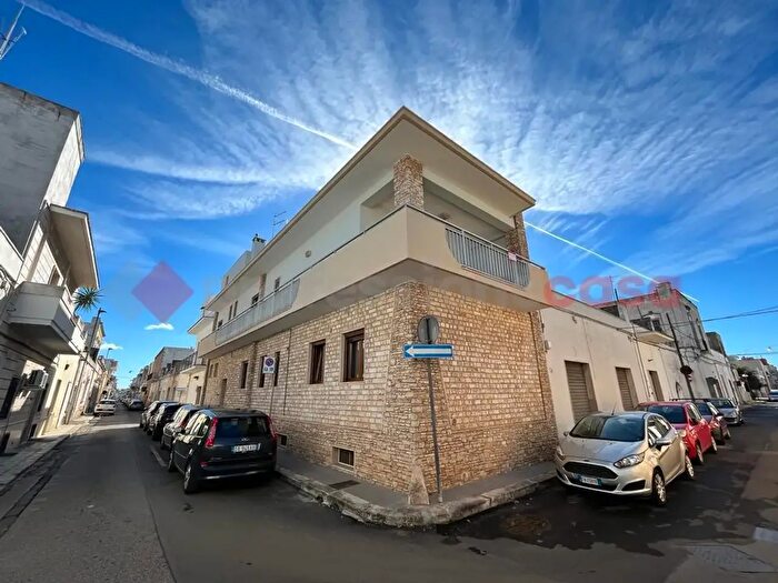 Casa con 6 locali in vendita in Via Nicotera, Manduria