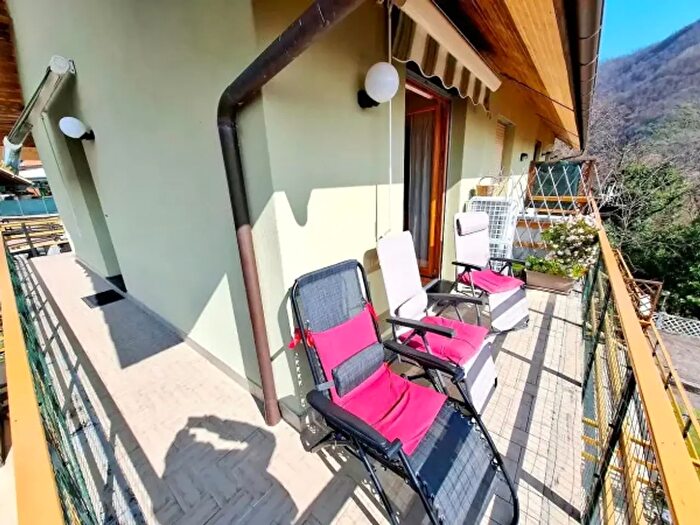 Appartamento trilocale in vendita in Moconesi