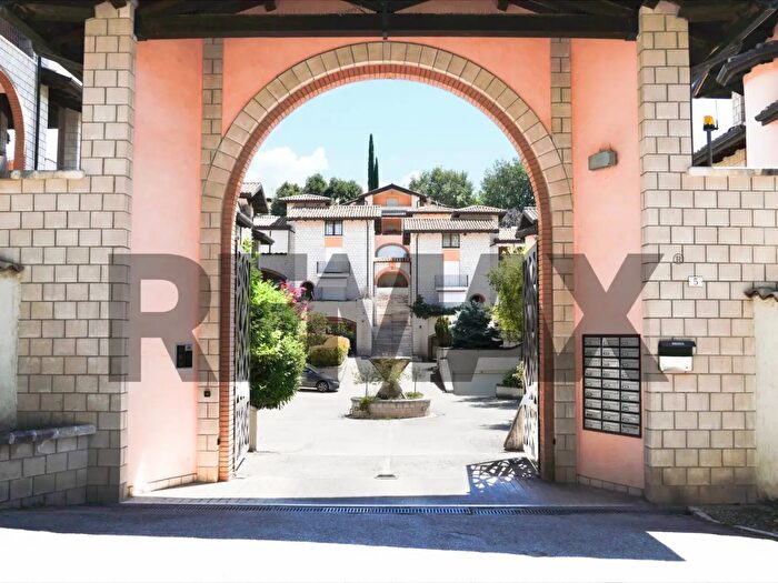 Appartamento con 7 locali in vendita in L'Aquila