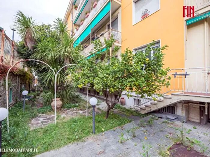 Appartamento con 5 locali in vendita in Via Puggia, Genova