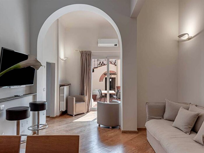 Appartamento con 5 locali in affitto in Sdrucciolo dei Pitti, Ponte Vecchio Pitti, Firenze