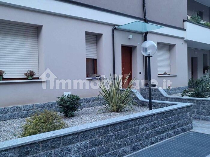 Appartamento quadrilocale in affitto in Largo Ungaretti, Centro, Arese