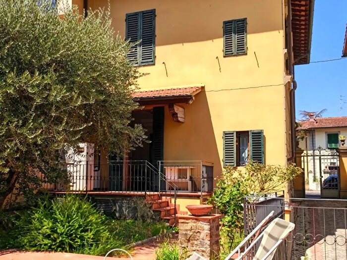 Casa con 9 locali in vendita in Via degli Stefani, Firenze