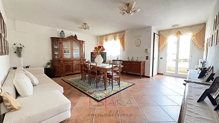 Casa con 9 locali in vendita in Vicolo Martiri di Cefalonia Albignasego, Albignasego