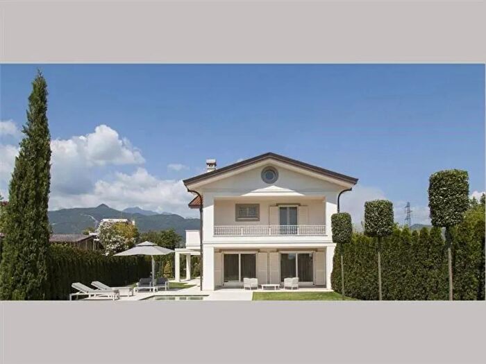 Casa in vendita in Forte Dei Marmi