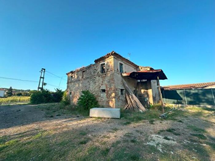Casa quadrilocale in vendita in Contrada Piane Chienti, Civitanova Marche