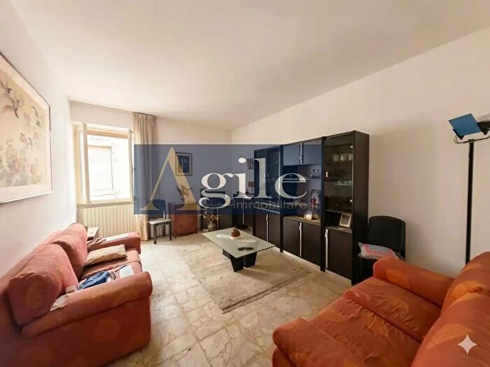 Appartamento con 5 locali in vendita in Corso Settente Aureo, Offida