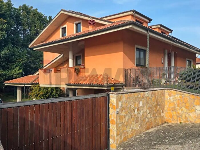 Casa con 10 locali in vendita in Contrada San Pantaleone Piane, Miglianico