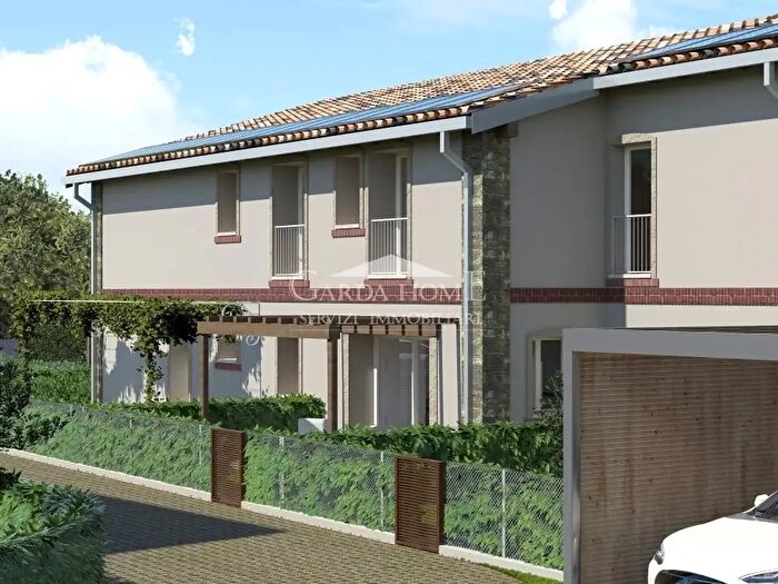 Casa quadrilocale in vendita in Via Ettore Andreis, Desenzano Del Garda