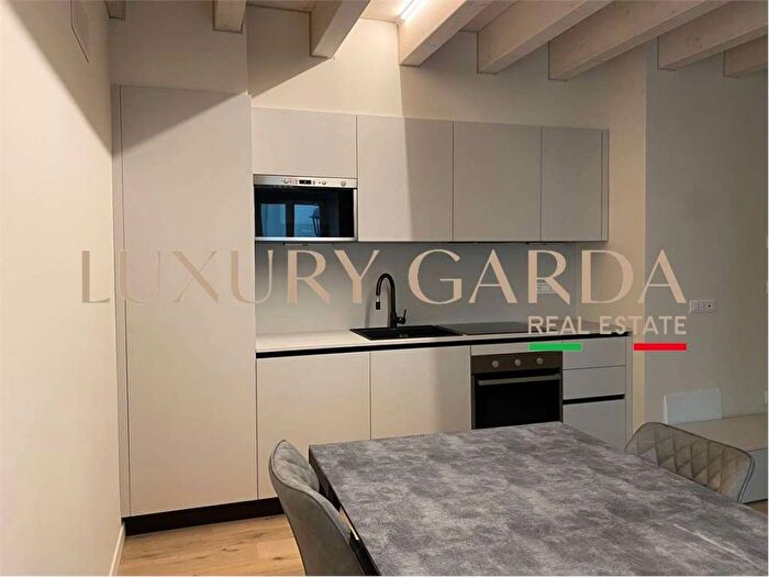 Appartamento trilocale in affitto in Centro Storico, Desenzano del Garda