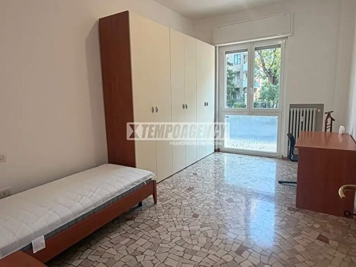 Appartamento trilocale in affitto in Via Calzecchi, Milano