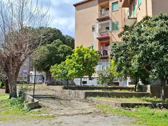 Appartamento trilocale in vendita in Via Gaetano Alessi, Messina