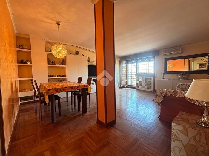 Appartamento bilocale in affitto in Via Pio Molajoni, Roma
