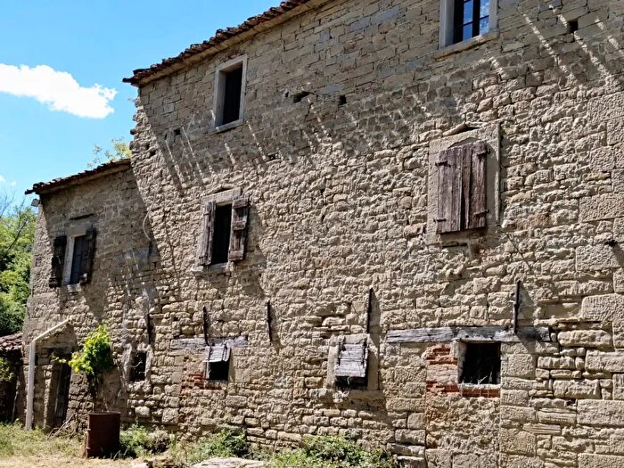 Casa con 5 locali in vendita in Galeata