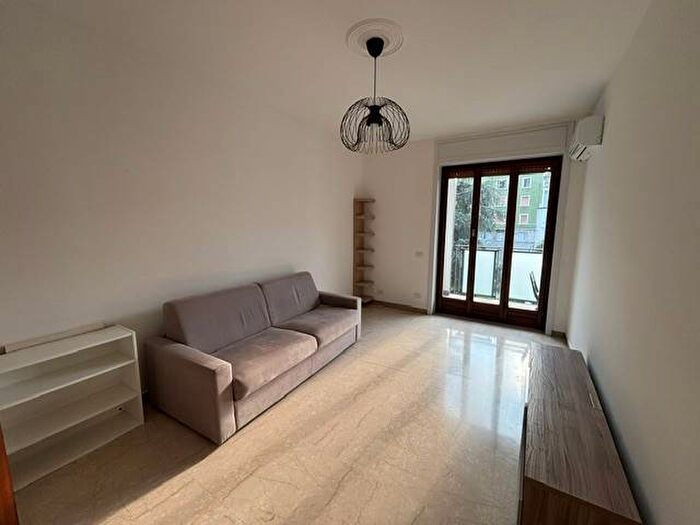 Appartamento bilocale in affitto in Via Lario, Zara, Milano