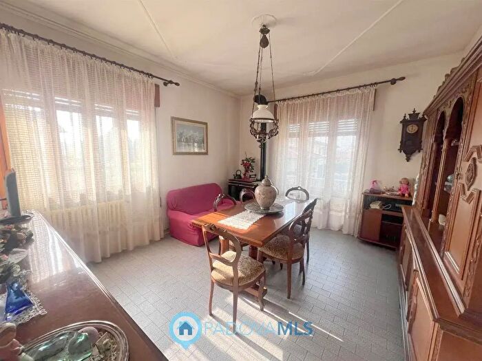 Casa con 9 locali in vendita in Via Guglielmo Marconi, San Pietro Viminario