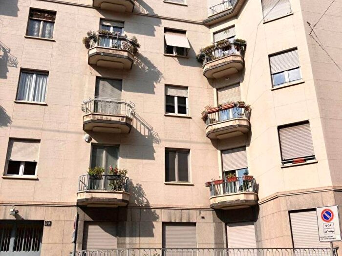 Appartamento trilocale in affitto in Via Giulio Uberti, Indipendenza, Milano