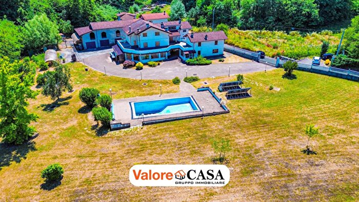 Casa con 20 locali in vendita in Molare