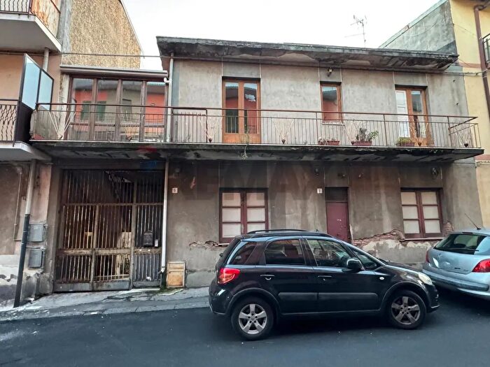 Appartamento con 6 locali in vendita in Via Quattro Novembre, Mascalucia