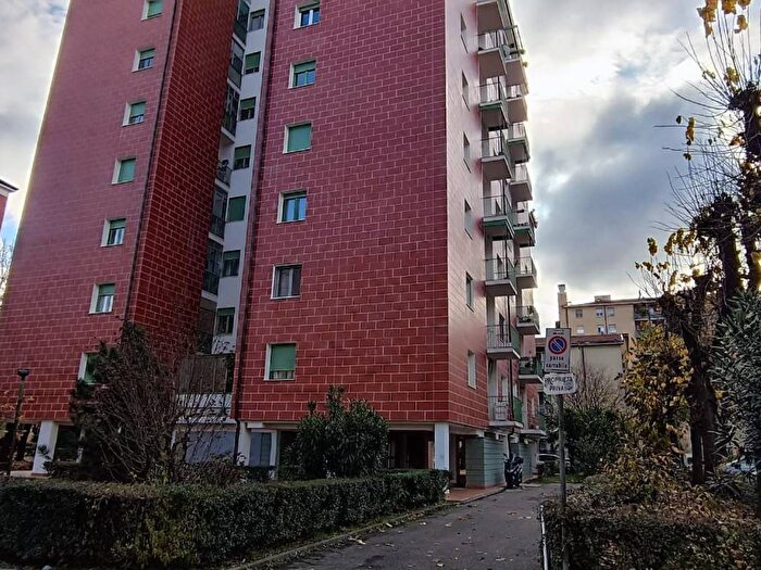 Appartamento quadrilocale in affitto in Via Longarone, Roserio, Milano