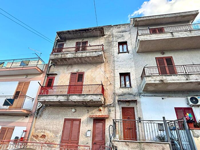 Appartamento trilocale in vendita in Via Ciaculli, Palermo