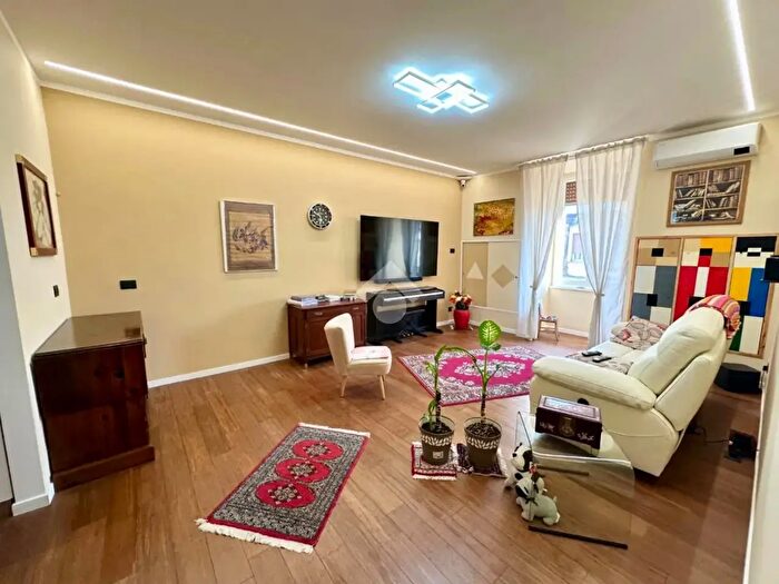 Appartamento quadrilocale in vendita in Via Enrico Cravero, Genova