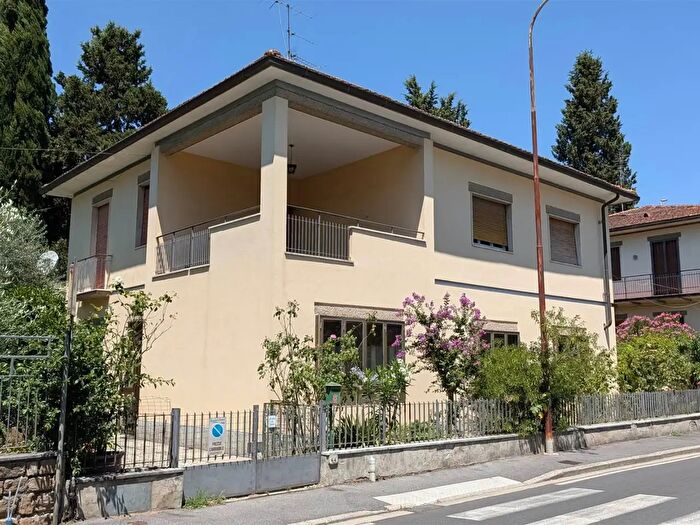 Casa con 6 locali in vendita in Scandicci