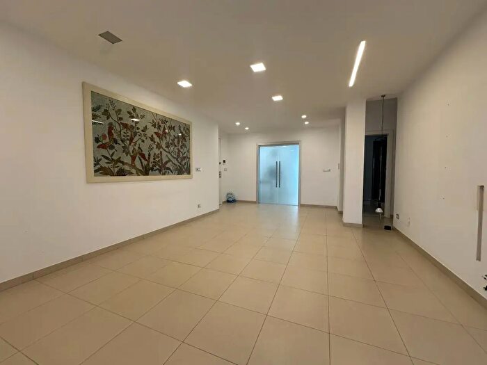 Appartamento quadrilocale in affitto in Via Lombardia, Taranto