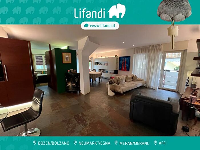 Appartamento trilocale in vendita in Via lV Comini, Lagundo