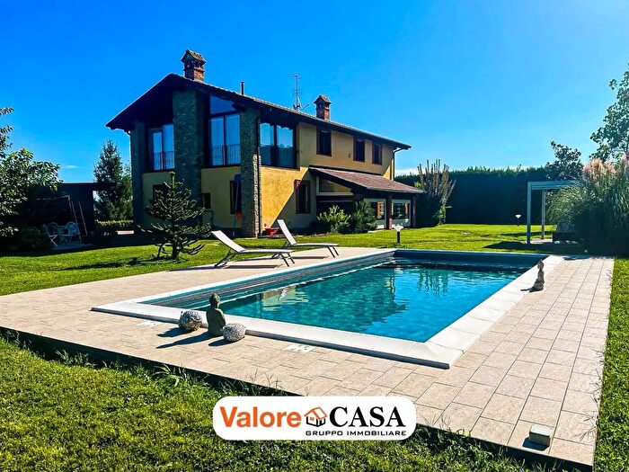 Casa con 9 locali in vendita in Acqui Terme