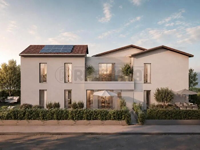 Appartamento con 5 locali in vendita in Via degli Alpini, Castelgomberto