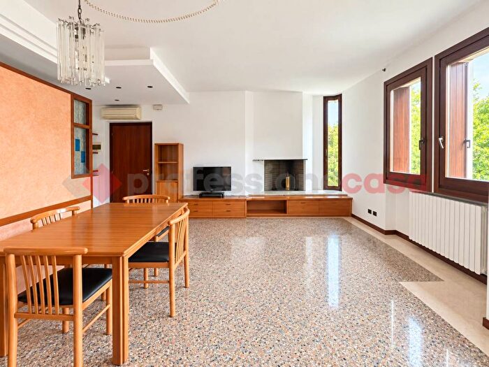 Appartamento con 5 locali in affitto in VIA LEONARDO DA QUINTO, Quinto, Verona
